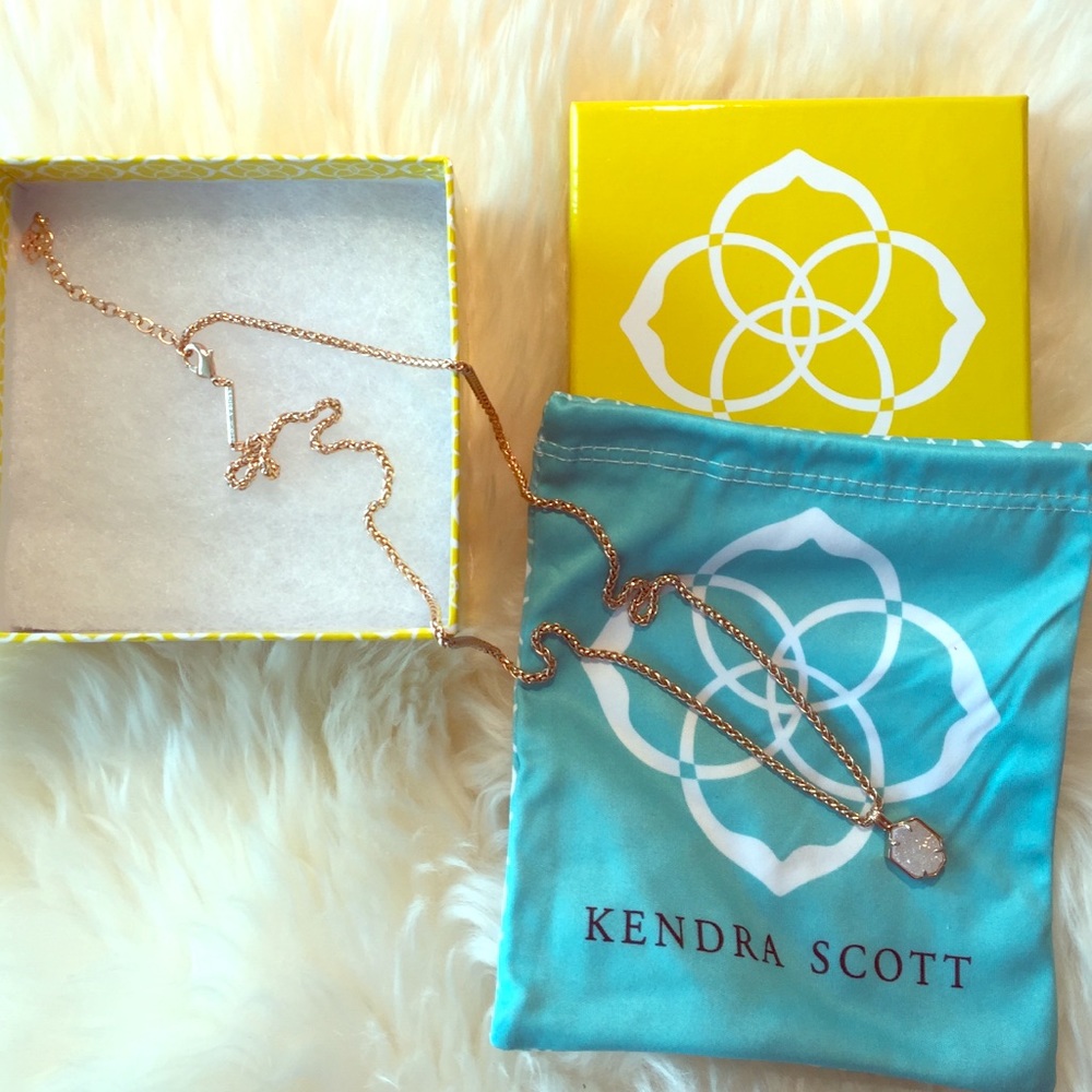 Kendra Scott Oliver rose gold necklace